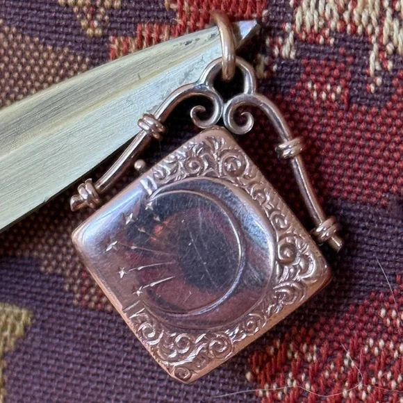 10k Gold Locket Celestial Moon and Stars 4.2g VINTAGE - Picture 7 of 17